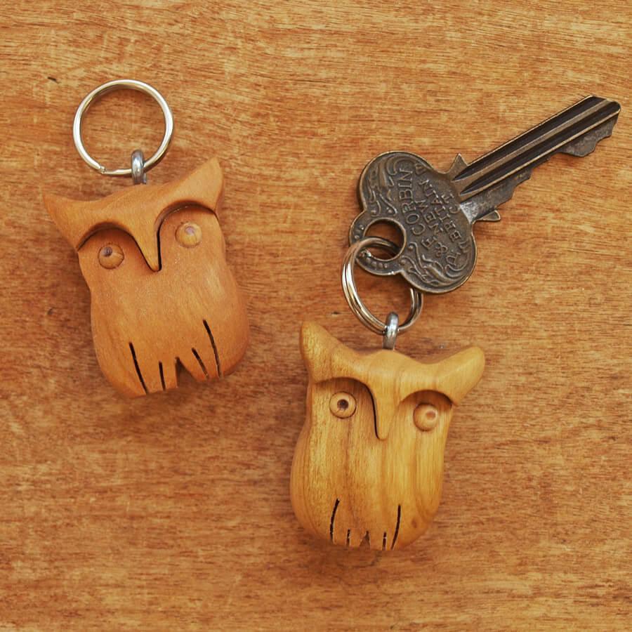 ドイツ製 キーホルダー フクロウ 木製 キーリング チャーム おしゃれ