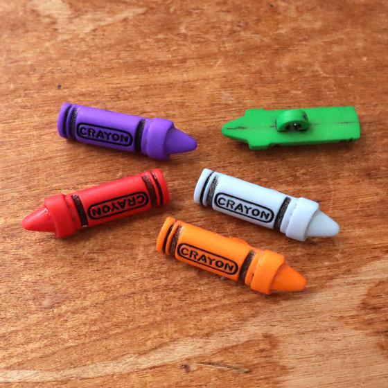 ボタン かわいい 手芸 輸入雑貨 入園入学 女の子 男の子 パーツ Totalitat トタリタット プラスチック キッズボタン 5個セット クレヨン メール便対象品 B 00 Slow Works 通販 Yahoo ショッピング