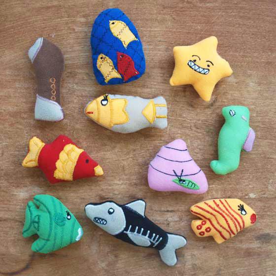 布おもちゃ 魚釣り おもちゃ 女の子 男の子 出産祝い 誕生日 かわいい スウェーデン Oskar\u0026ellen オスカー\u0026エレン フィッシングバッグの画像