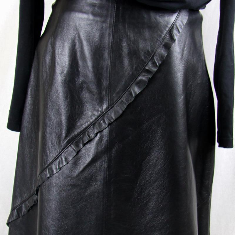 美品　ロエベ　ラムレザースカート　Aラインシルエット　36　S　羊革 ひざ丈 レザースカート レディース ロングスカート 本革 ミディアム丈