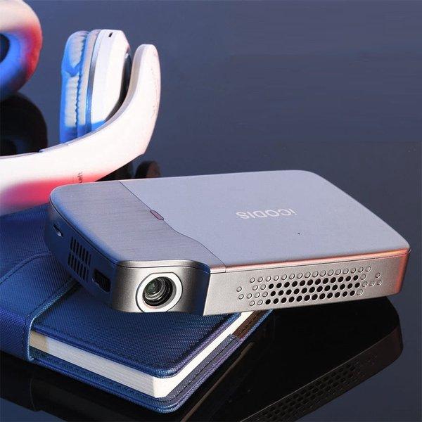 即納 モバイル ポータブル プロジェクター 持ち運び 2000ルーメン / 1080P対応 / 4200mAhバッテリー内蔵｜ HDMI / USB / TF端子の画像