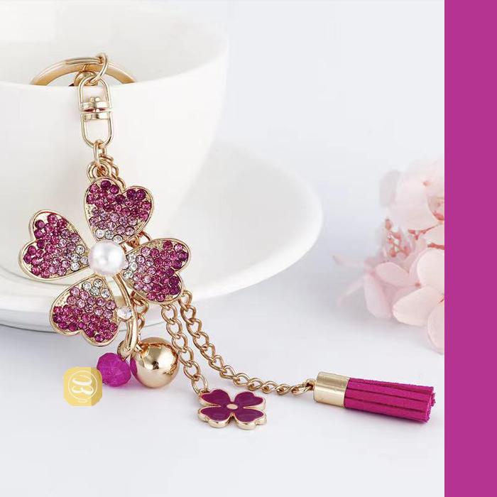 四つ葉 バッグチャーム 四葉クローバーモチーフ 花びら キラキラ