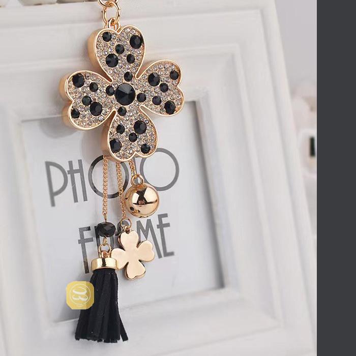 バッグチャーム 四葉クローバーモチーフ 花びら キラキラ ライン