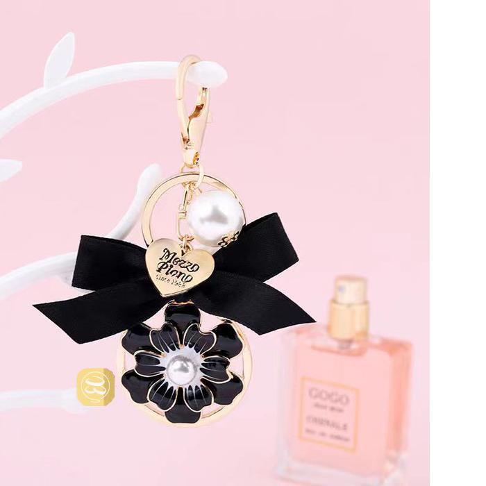 バッグチャーム ツバキ さざんか 花びら リボン付き 可愛い ハート