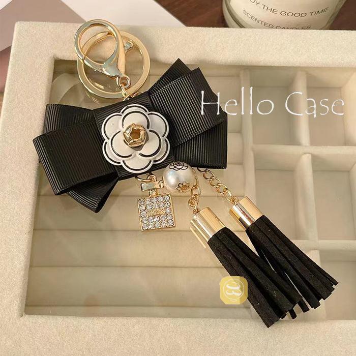 新品　フラワーモチーフ リボン付きキーホルダー　バックチャーム フラワー バッグチャーム 立体感あるお花 カワイイ リボン型オシャレ