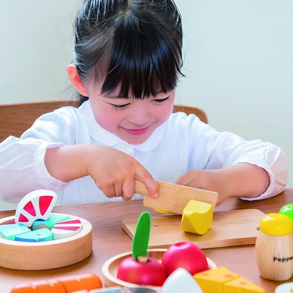 天然木の本格おままごと 2歳の誕生日、クリスマスプレゼントに人気 女の子も男の子も楽しめるおもちゃ 食材いっぱい ままごとフライパンセット｜smartgift｜03