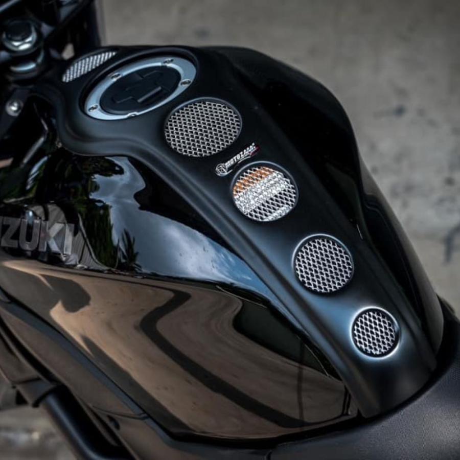 スズキ（SUZUKI） MOTOZAAA製 燃料タンクセンターカバー ガスタンク