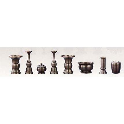 天祥型　真鍮　　八具足　花立ての高さ１３．５ｃｍ　　※全宗派共通 花立・火立・玉香炉・火立・花立・前香炉・線香差し・マッチ消し(bg-33-8-13-a)