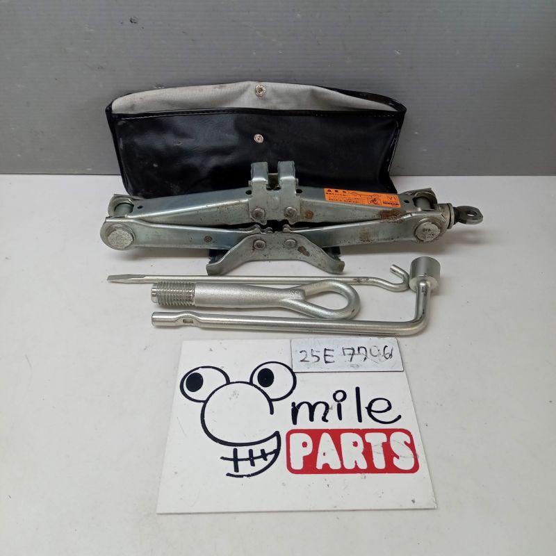 KNY51／KY51 フーガ 純正 ジャッキセット 2Z3−21−1