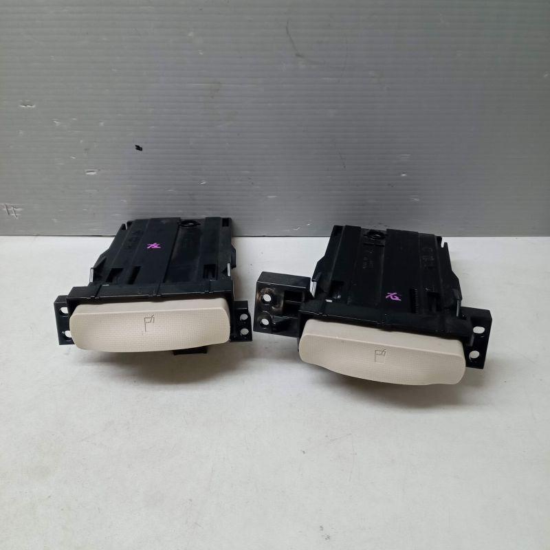 L685S／L675S ミラココア 純正 運転席助手席ドリンク