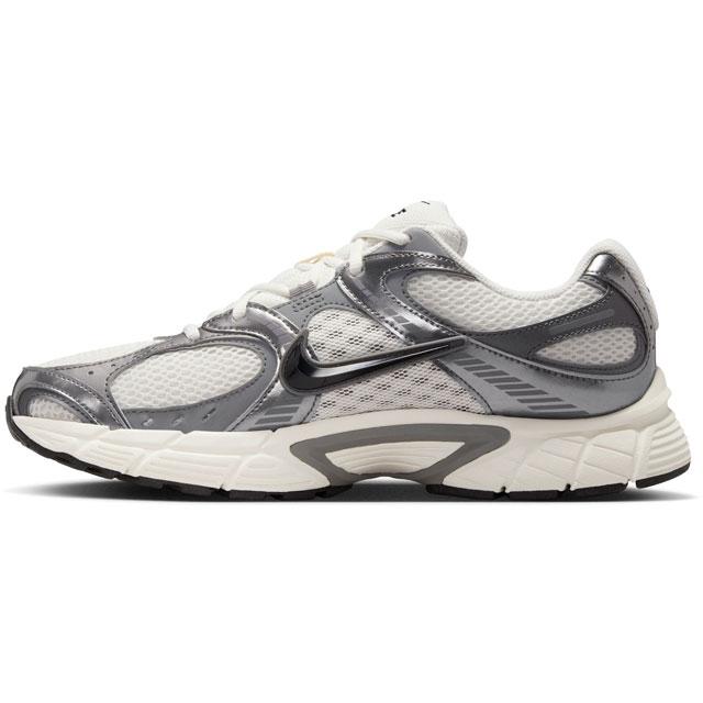 NIKEスニーカー　新品 NIKE（ナイキ） スニーカー メンズ ランニングシューズ V5 RNRHJ5228