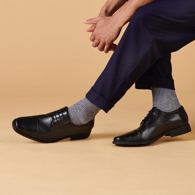 ほぼ新品【Clarks クラークス】ドレスシューズ 革靴 黒 ストレートチップ Clarks クラークス メンズ ビジネス 外羽根 ストレートチップ