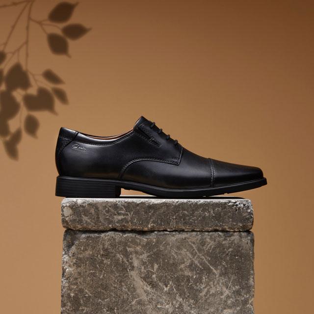 クラークス　革靴　黒 Clarks クラークス メンズ ビジネス 外羽根 ストレートチップ