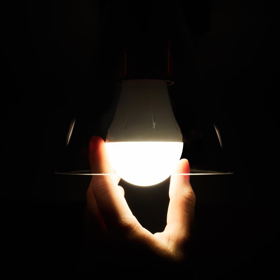 tsuita ツイタ 防災電球 いつでも ランプ 停電でも消えない ライト LED 照明器具 充電式 省エネ 昼白色 自動充電 E26 スイッチ付きフック｜sneak｜05