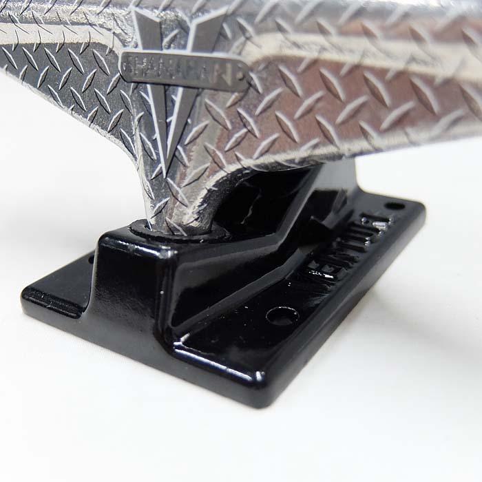 DELUXE（デラックス） VENTURE TRUCKS ベンチャー トラック JOHN
