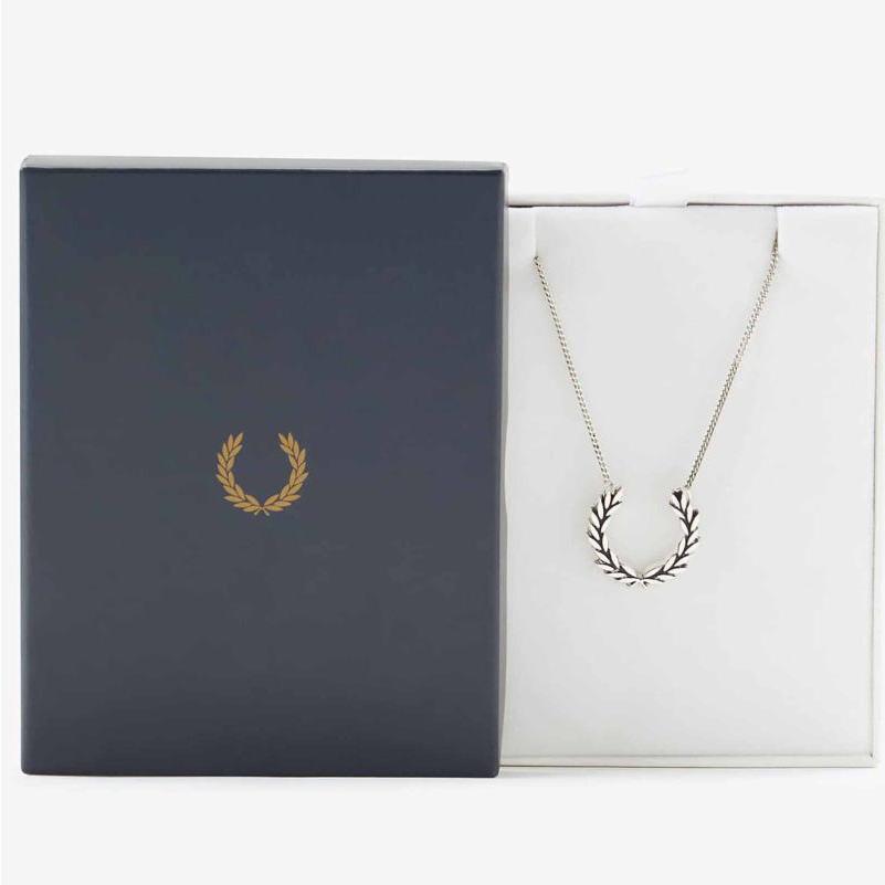 FRED PERRY（フレッドペリー） ローレル リース ネックレス Laurel