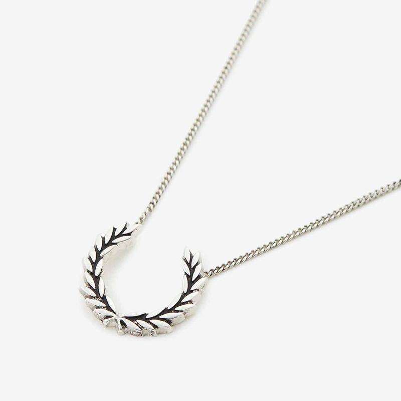 Fred Perry ローレルリース ネックレス シルバーカラー FRED PERRY（フレッドペリー） ローレル リース ネックレス Laurel