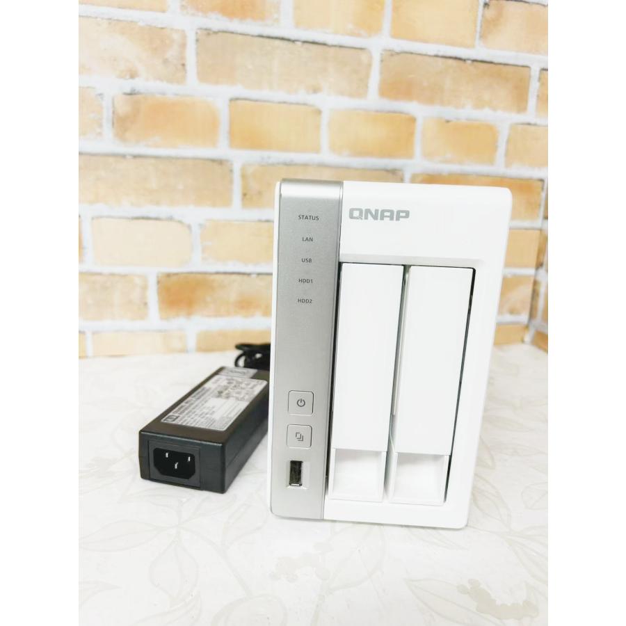 QNAP YM0509☆中古現状品☆QNAP NAS/NVR TS-220 HDD無し 動作品 AC
