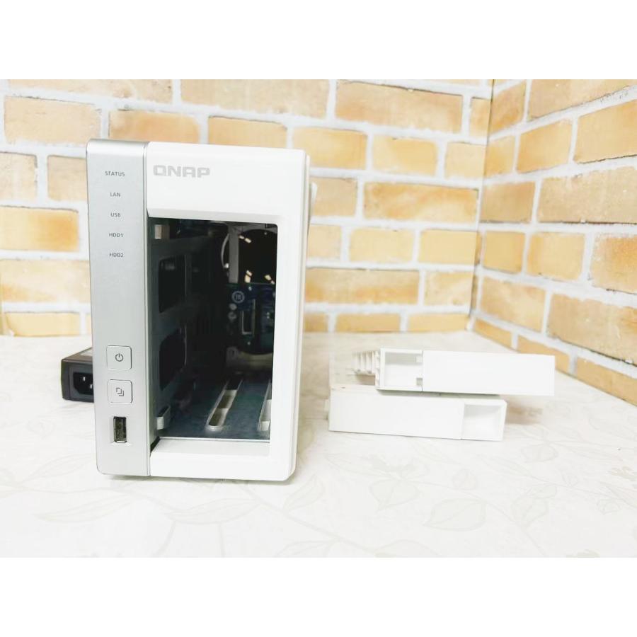 QNAP YM0509☆中古現状品☆QNAP NAS/NVR TS-220 HDD無し 動作品 AC