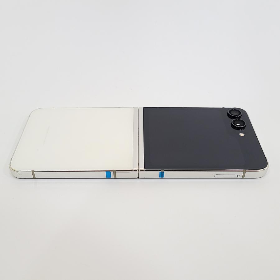 Galaxy Z Flip5 本体 256GB クリーム SIMフリー 韓国版 Aランク Galaxy Z Flip5 本体 256GB クリーム SIMフリー 韓国版 Aランク