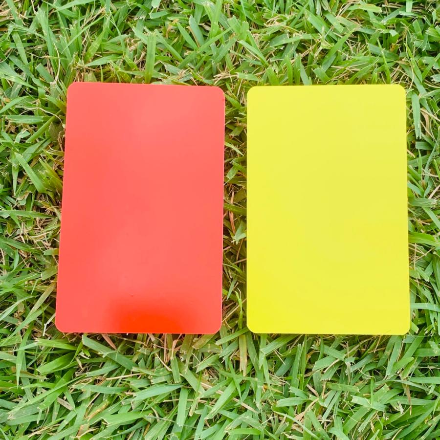 完全送料無料 サッカー レフリー審判 カードセット イエローカード レッドカード 鉛筆 ホルダー 英字用紙 5点 イエローカード レッドカード 審判カードセット PVC素材 サッカーレフリー用品 RED YELLOW CARD 審判 判定 ゲーム 試合 サッカー フットサル