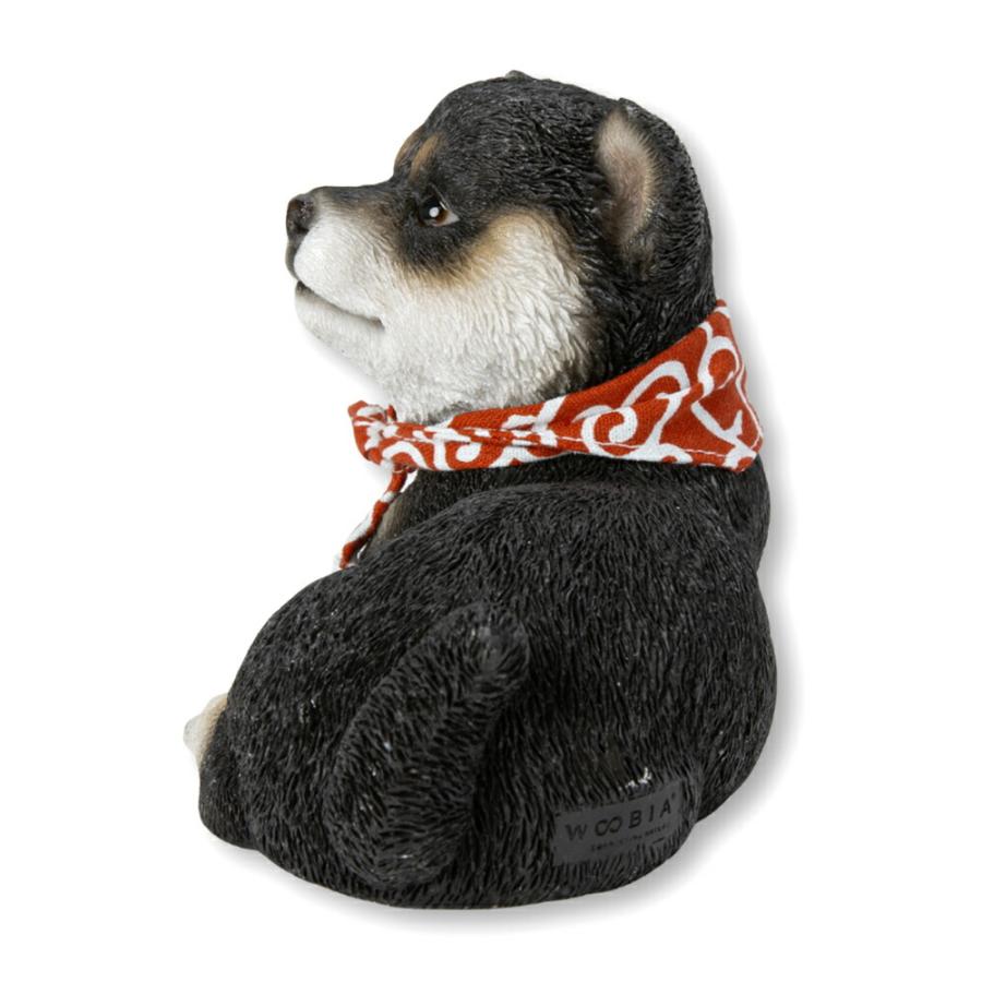 Woobia（ウービア）【横座り豆黒柴犬】 (幅15.5×奥行8.5×高さ