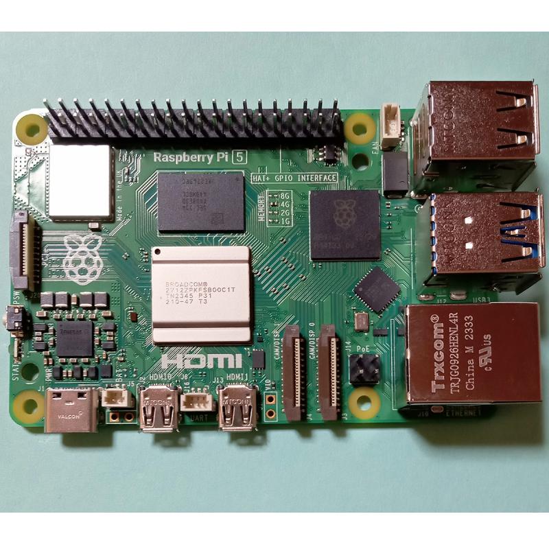 Raspberry Pi 5 (ラズベリーパイ5) / 4GB 技適取得済み SC1111、黒アルミケース、黒アクティブクーラー ３点セットの画像