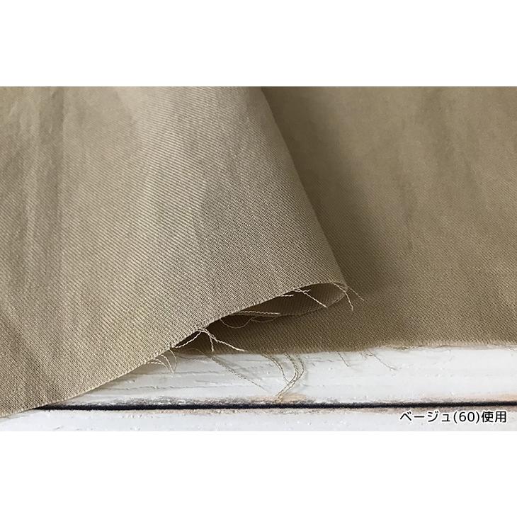 白、ベージュ、カーキ系