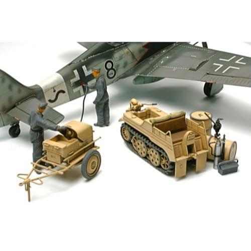 タミヤ 1/48 ミリタリーミニチュアシリーズ No.33 ドイツ陸軍 航空機用電源車 ケッテンクラート牽引セット プラモデル 32533 |  | 02