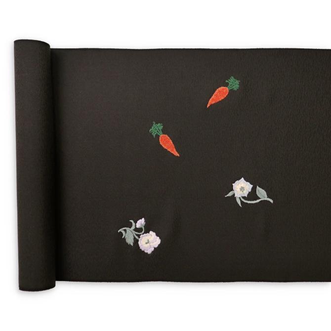 刺繍柄 九寸名古屋帯 「ウサギ」 涅茶色 ビーズ使用 花 にんじん