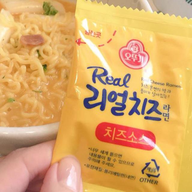 リアルチーズラーメン 135g × 12個 ☆韓国ラーメン/乾麺/インスタントラーメン/クリミ/ソフト/リアルリーズ/濃厚/チーズラーメン :sonet9007-324:ソンちゃん - 通販 - Yahoo!ショッピング リアルチーズラーメン 135g × 12個 ☆韓国ラーメン/乾麺/インスタントラーメン/クリミ/ソフト/リアルリーズ/濃厚/チーズラーメン :sonet9007-324:ソンちゃん - 通販 - Yahoo!ショッピング