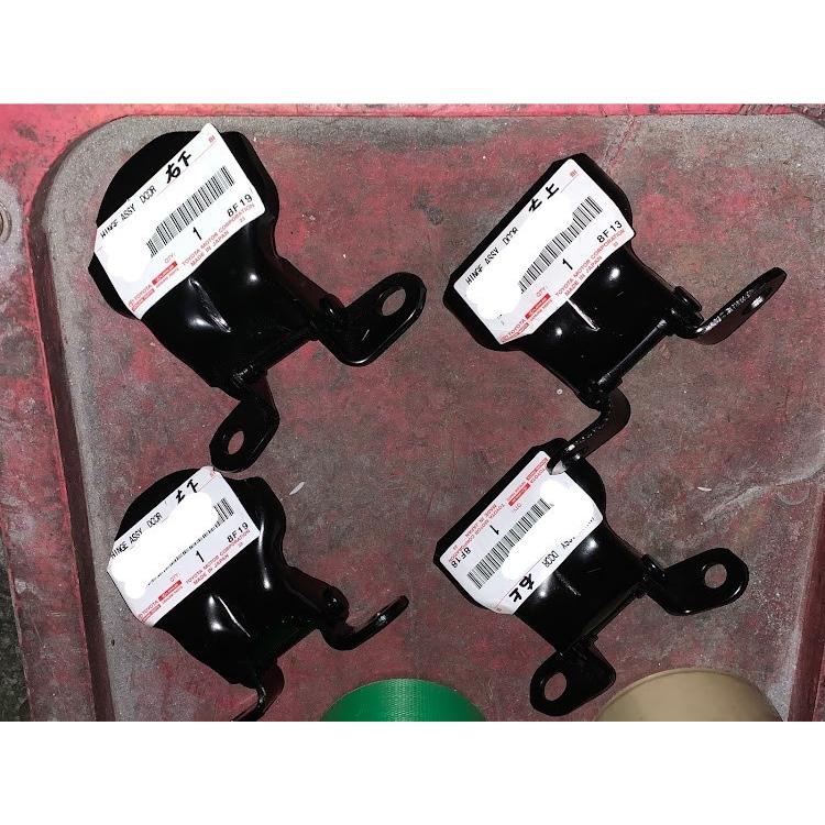 AE86 後期 内装パーツセット フロント部分
コンソールボックスなど☆送料込み ☆ 希少トヨタ 純正 新品 AE86フロントドアヒンジ 左右セット