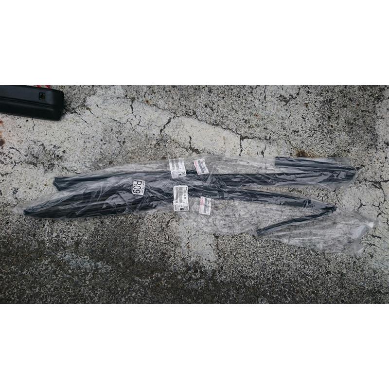 ☆ トヨタ 純正 新品 AE86 フロント ドア ガラス ラン 2個セット