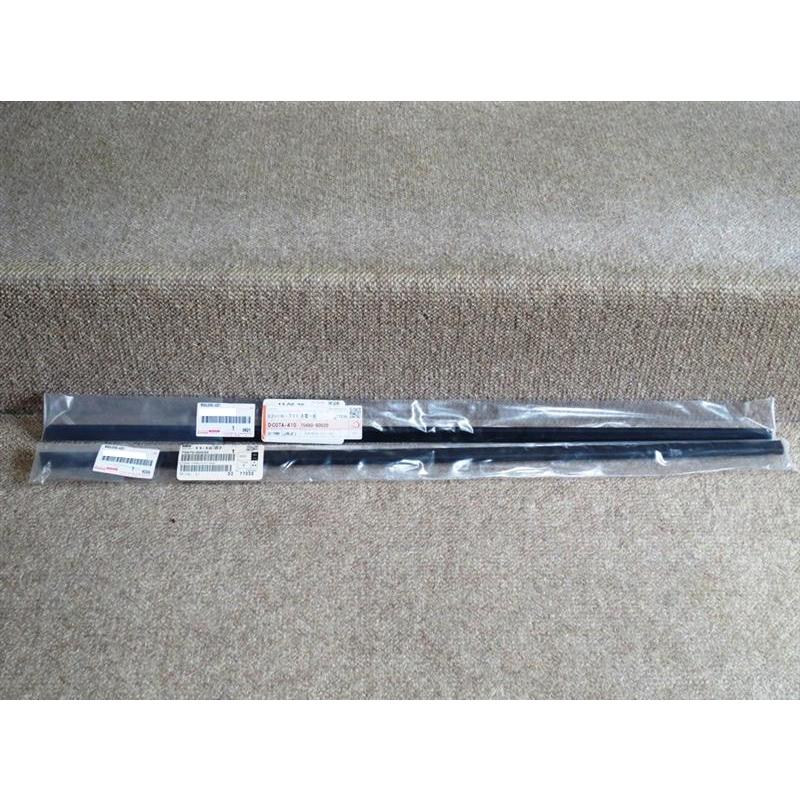 ■新品■ランドクルーザー80系 バン アウトサイド モールディング プロテクト ☆ トヨタ 純正 新品 ランドクルーザー 80系用 クォーターベルト