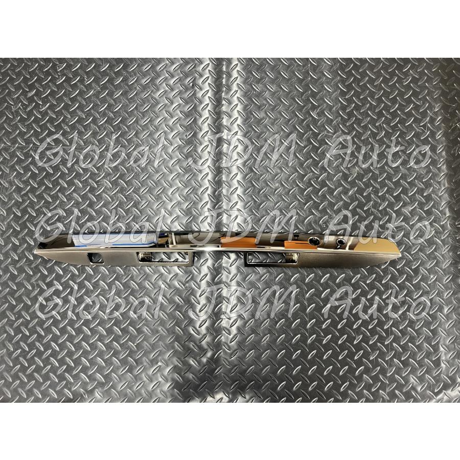 ★ トヨタ 純正 新品 200系 ハイエース ダーク メッキ プライム 2 バック ドア ガーニッシュ バックモニター付き車 |  | 01