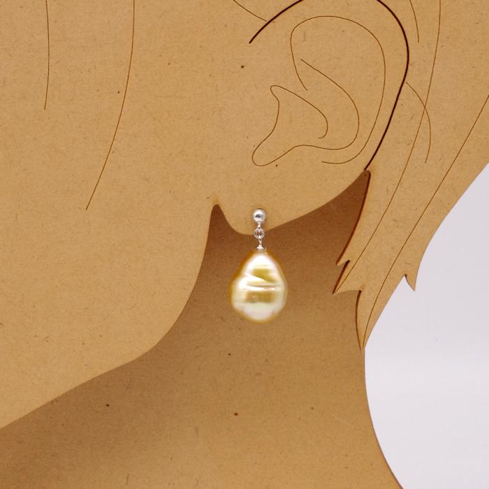白蝶真珠ピアス 南洋パール ゴールド系 バロック 12.5mm タテ 
