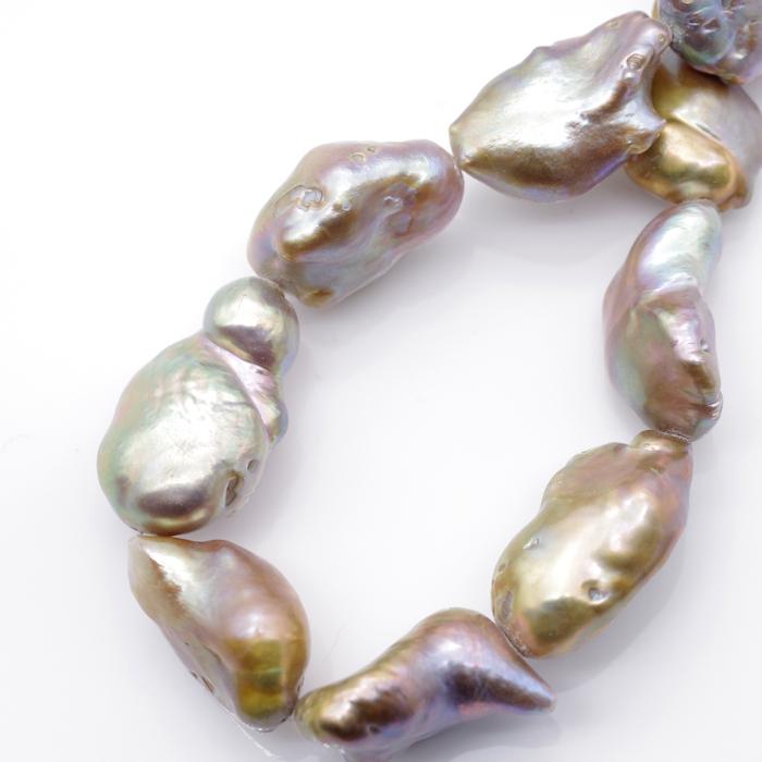 淡水バロックパールネックレス メタリック 金具シルバー 変形 淡水バロックパールネックレス メタリック 金具シルバー 変形