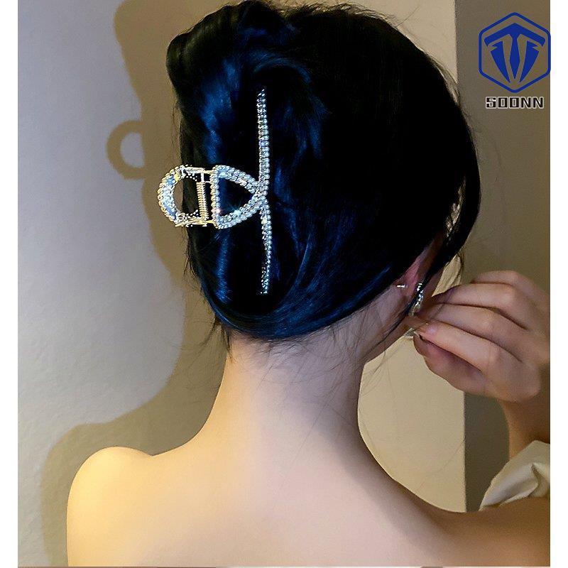 バナナクリップ ヘアクリップ ヘアアクセサリー ヘアアレンジ パール ラインストーン アップスタイル キラキラ 華奢見え 華やか パーティー 女子会 Q526 Kzrwac638 Soonn 通販 Yahoo ショッピング