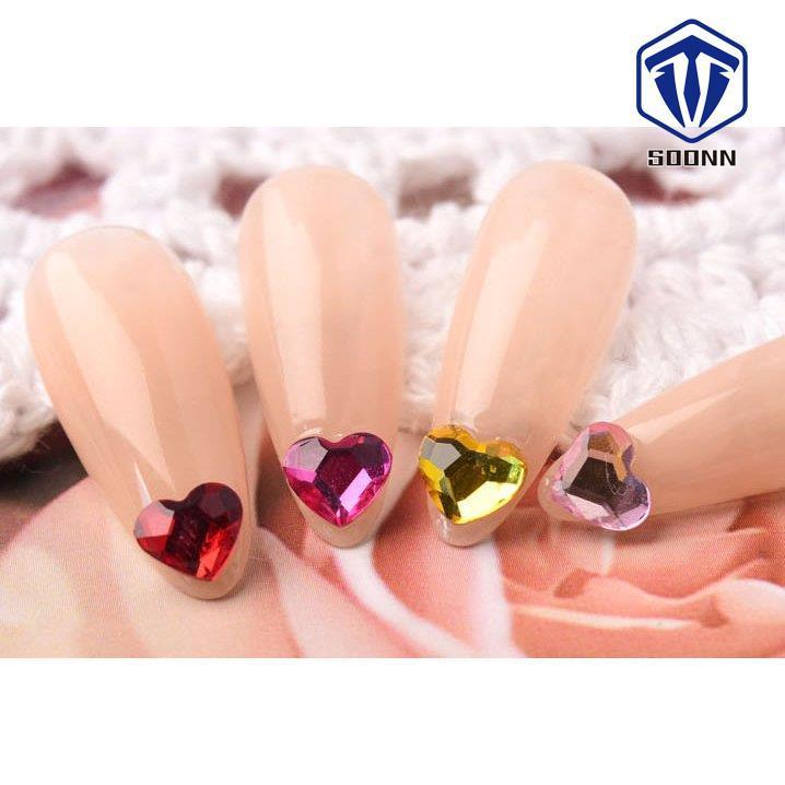 ネイル ネイルシール パーツ デコパーツ セルフネイル 春ネイル ラインストーン ハート アクリルストーン 小さめ キュート シンプル 北欧ナチュラル Q529 Fgernail141 Soonn 通販 Yahoo ショッピング