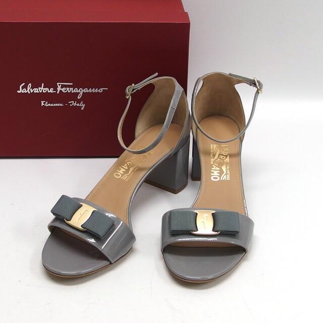 フェラガモ GAVINA ヴァラリボン サンダル パテント レザー レディース
