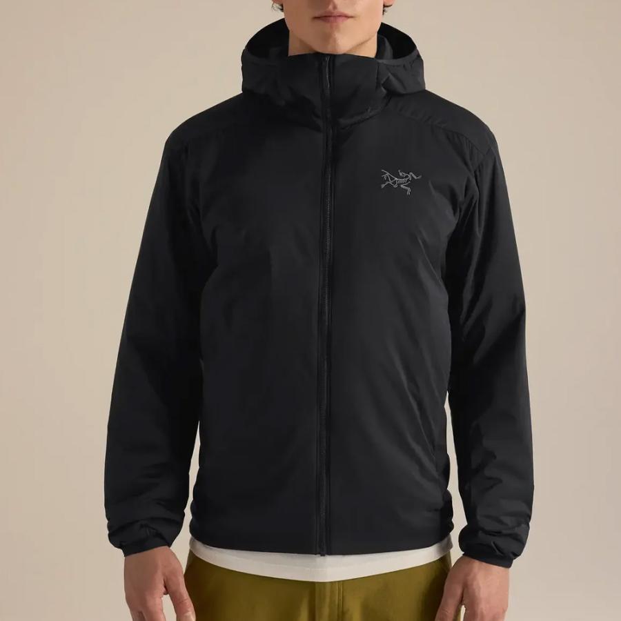 ARC'TERYX フード付きブラックジャケット ARC'TERYX（アークテリクス） 中綿ジャケット メンズ アトム フーディ