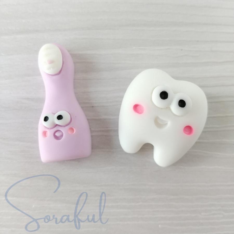 デコパーツ 歯と歯ブラシのセット 1組 貼り付けパーツ D-0354 : ソラ