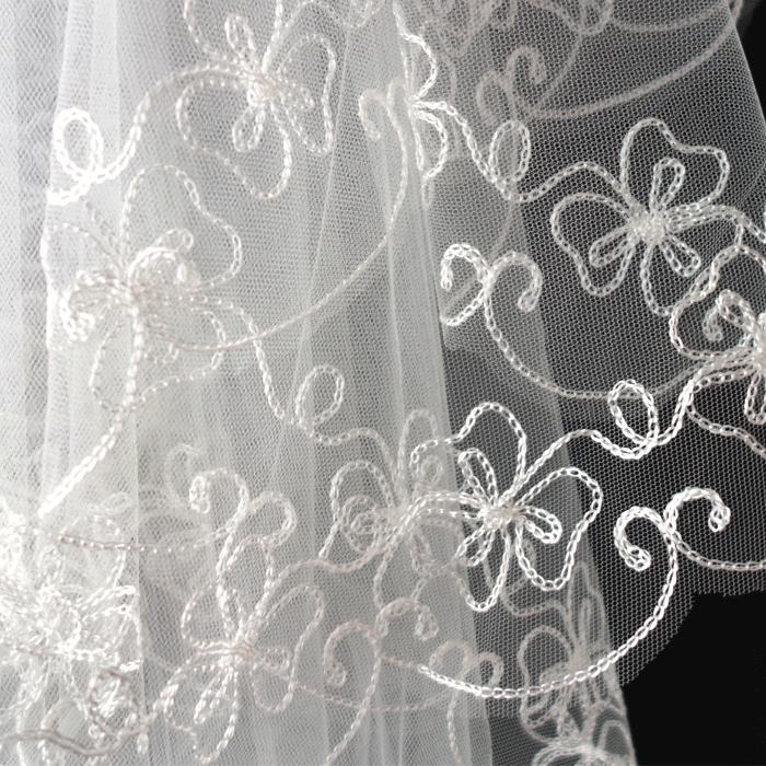 ホワイトチュール ウェディングベール スパンコール刺繍 縁取り刺繍レース、ビーズ、パール、スパンコールで豪華で輝く