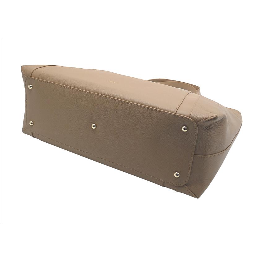 FURLA フルラ Furla Goccia ショルダーバッグ XL DESERTO ライト FURLA フルラ Furla Goccia ショルダーバッグ XL DESERTO ライト