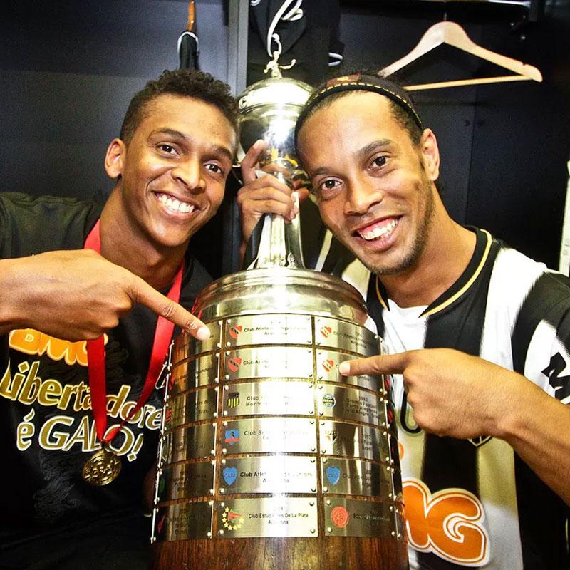 ロナウジーニョ 10番 アトレチコミネイロ公式レプリカユニフォーム