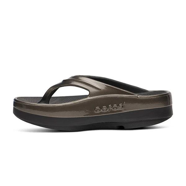 OOFOS（ウーフォス） Women's OOmega(ウーメガ) Luxe - Titanium