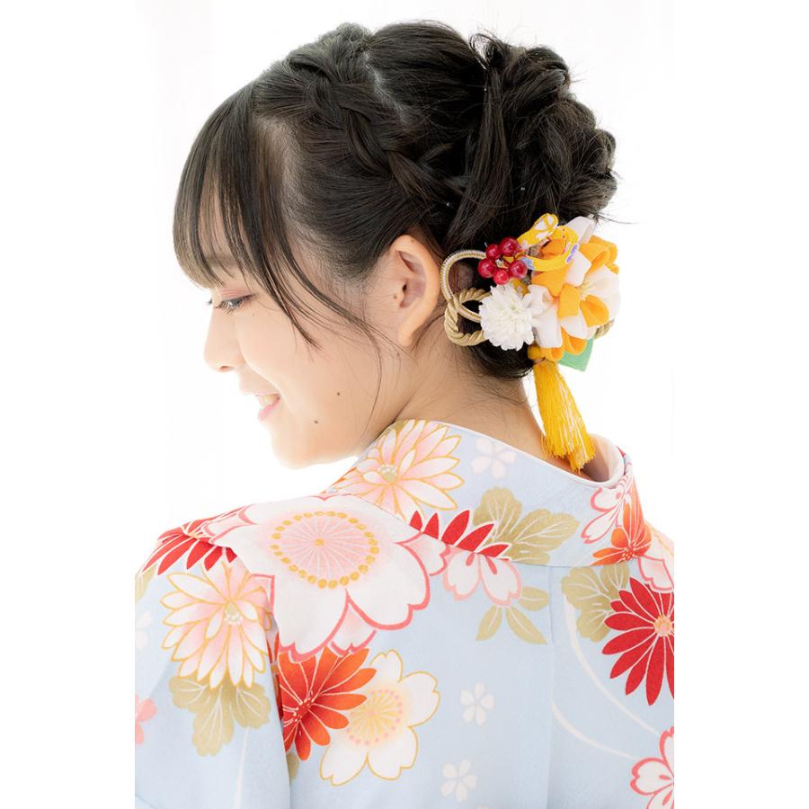 成人式 髪飾り 成人式の髪飾り ３点セット 橙色 オレンジ 白 桜 ピンポンマム 花 南天 組紐 縮緬 つまみ細工 コサージュ 丸ぐけ 房紐飾り コーム Uピン ヘアアクセ 卒業式 日本製 和装 SOUBIEN（創美苑） 髪飾り 3点セット 橙色 オレンジ 白 桜