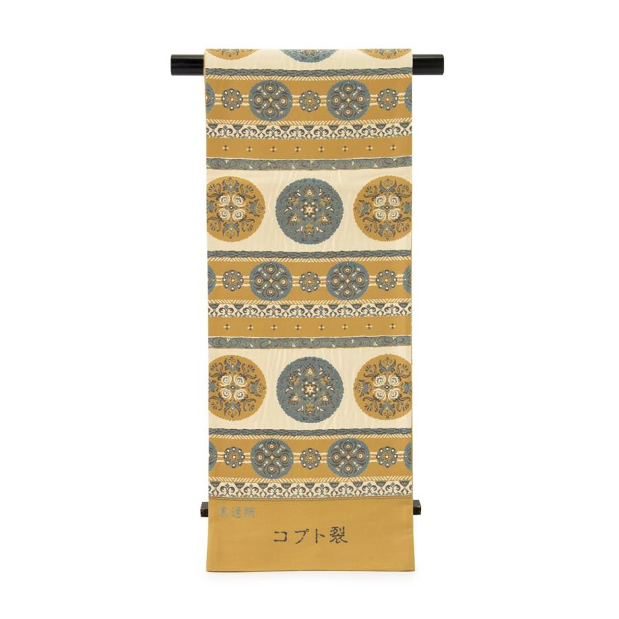【未仕立て】袋帯 黄土色 オークル 薄茶色 ベージュ 青系 菱繋ぎ 八角形唐花 コプト裂 風通織 正絹 大光謹製 京都西陣織 2362 六通柄 フォーマル カジュアル 日本製 未仕立て】袋帯 黄土色 オークル 薄茶色 ベージュ 灰緑 丸間道 唐花
