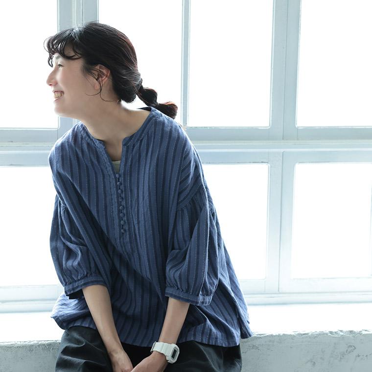藍色工房の手しごとブラウス レディース シャツ プルオーバー 七分袖 7分袖 半端袖 パフスリーブ キーネック 麻混 リネン混 ストライプ トップスの画像