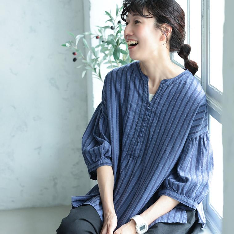 藍色工房の手しごとブラウス レディース シャツ プルオーバー 七分袖 7分袖 半端袖 パフスリーブ キーネック 麻混 リネン混 ストライプ トップスの画像